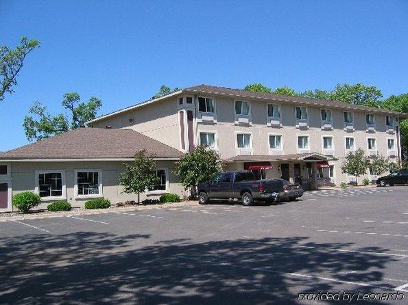 Budget Host Inn & Suites 노스브랜치 외부 사진