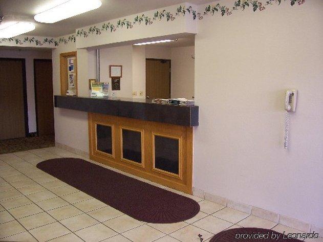 Budget Host Inn & Suites 노스브랜치 내부 사진